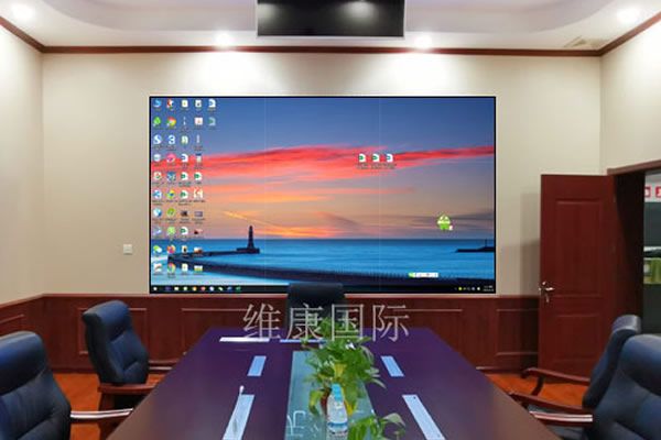 大型會(huì)議室使用無縫拼接屏好還是投影機(jī)好？