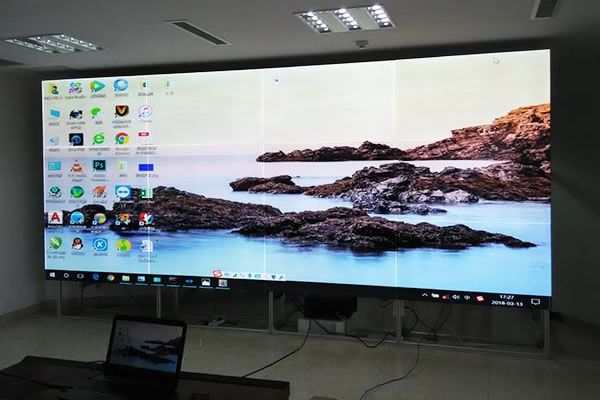 現(xiàn)代會(huì)議室使用0.88mm拼接屏好還是LED顯示屏好？