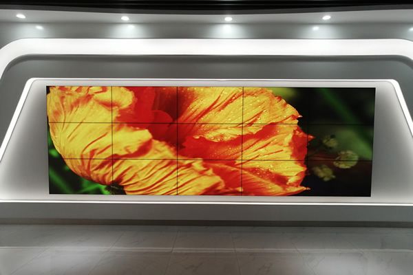網(wǎng)絡(luò)直播間背景墻用液晶拼接屏好，還是LED顯示屏好？